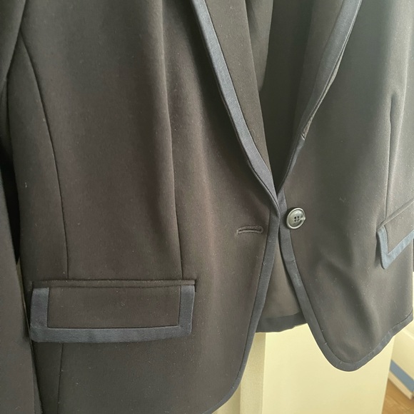 Ann Taylor black blazer with navy ribbon trim. NWOT SIZE 10 - Picture 2 of 4
